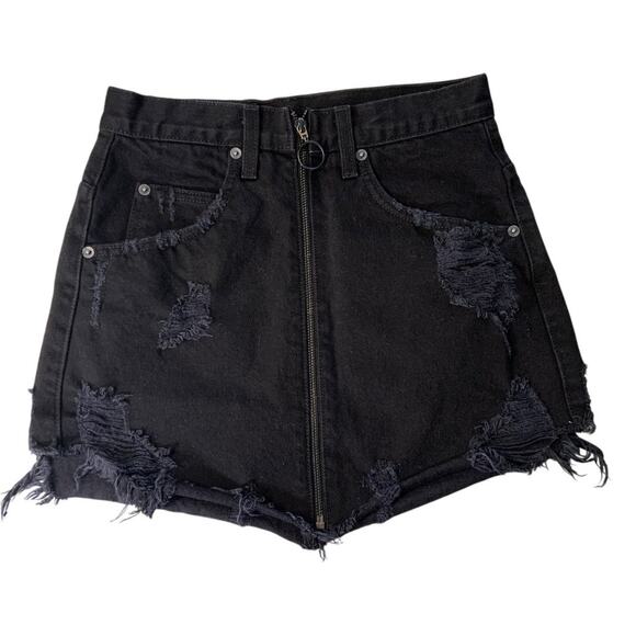 Carmar Women's Size 26 Distressed Mini Skirt Black Denim Full Zip Front Pockets - Picture 1 of 8